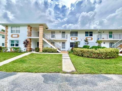 1219 S Lakes End Drive #B1, gated community for sale in Fort Pierce
