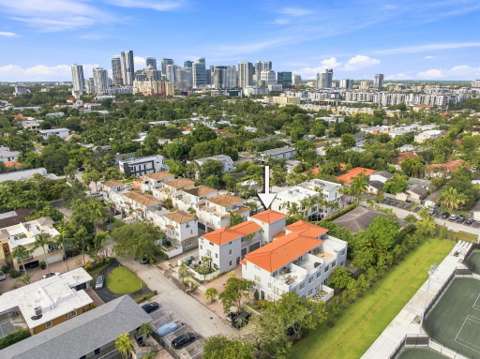633 NE 11Th Avenue, home for sale in Fort Lauderdale 33304