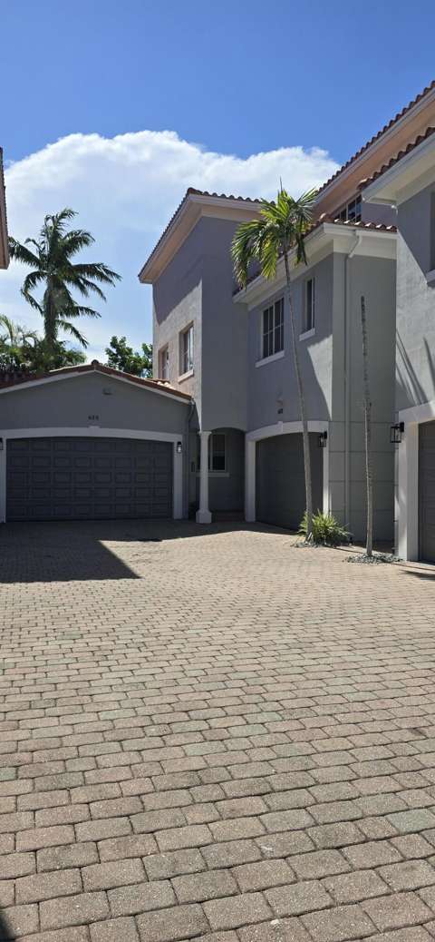 635 NE 11Th Avenue, home for sale in Fort Lauderdale 33304
