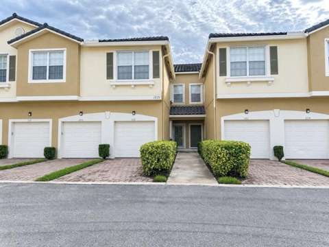 1571 SE Hampshire Way #102, home for sale on SE Hampshire Way