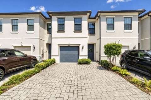 4416 Appleton Circle, gated community for sale in Oakland Park