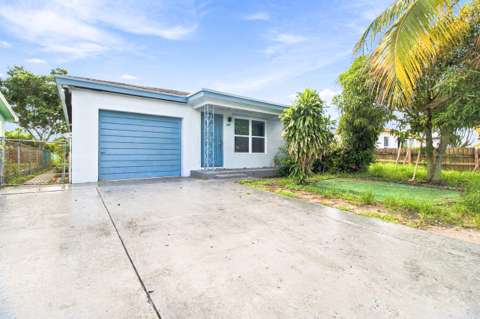 724 S D Street, $300k–$500k for sale in Lake Worth Beach
