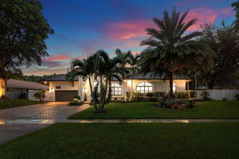 6821 N Grande Drive, pool for sale in Boca Raton