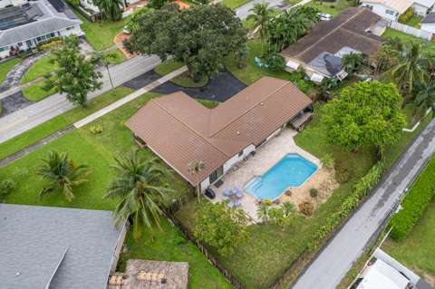 720 N Crescent Drive, pool for sale in Hollywood