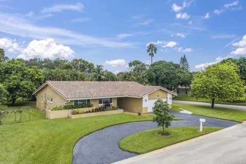 992 NW 83Rd Drive, pool for sale in Coral Springs