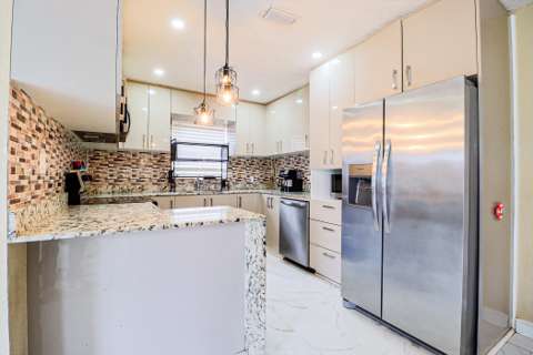 219 NE 6Th Avenue, 4-bedroom for sale in Boynton Beach