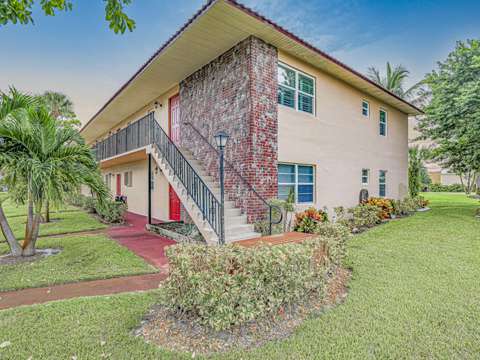 1975 SW Palm City Road #39 J, starter home for sale in Stuart