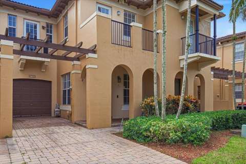 8706 Blaze Court, home for sale in Davie 33328