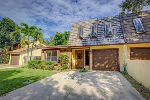 1092 Raintree Court, $300k–$500k for sale in Palm Beach Gardens