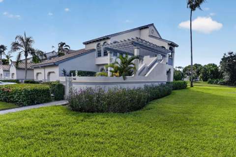 704 Ryder Cup Circle, home for sale in Palm Beach Gardens 33418