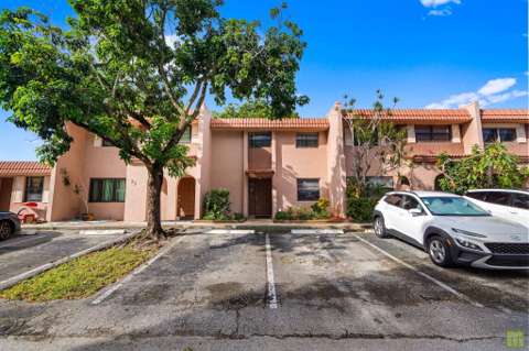 22 N Valencia Drive #3-32, home for sale in Davie 33324