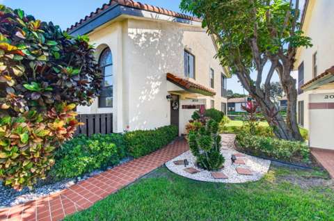 10383 S Circle Lake Drive #202, home for sale in Boynton Beach 33437
