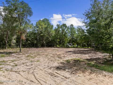 000 Cherokee Drive, home for sale in Interlachen 32148