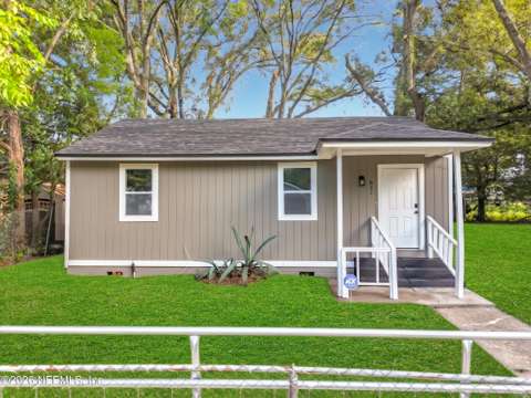 821 W 30Th Street, home for sale on W 30Th Street