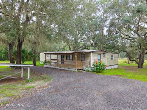 203 Pond Circle, home for sale in Interlachen 32148