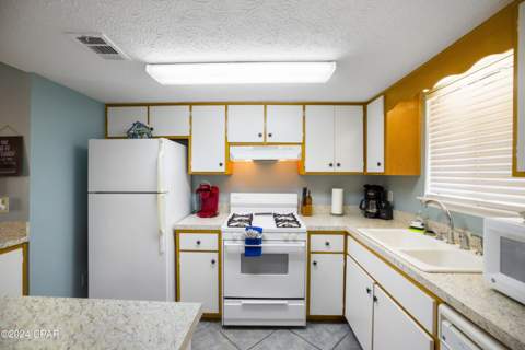 630 Laurel Court, Panama City Beach FL - photo 6 of 17