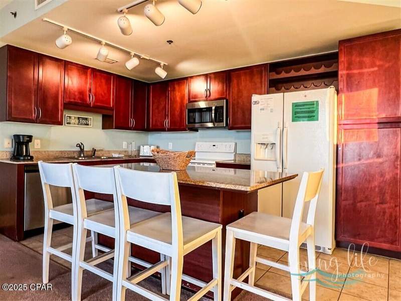 1 bedroom Condominium at 9860 Thomas Dr 1819, Laketown Wharf, Panama City Beach — photo 2