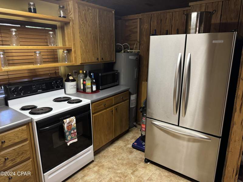 4 bedroom SingleFamilyResidence at 199 N Duck Avenue, Whitfield Acres, Wewahitchka — photo 2