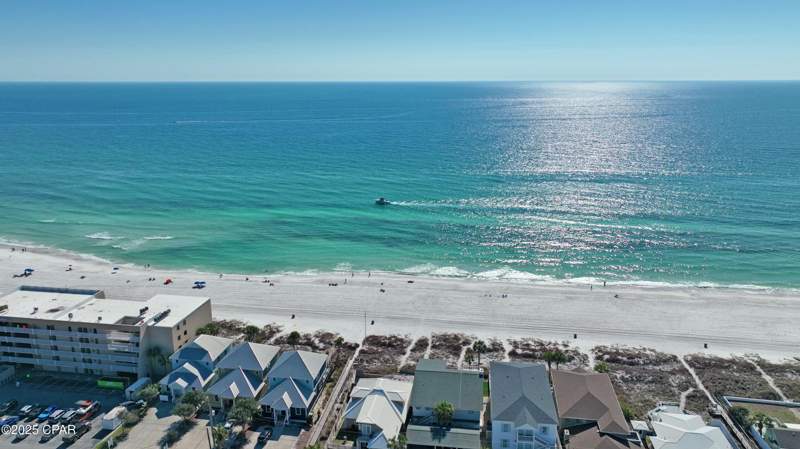 6 bedroom SingleFamilyResidence at 8205 Surf Drive, Bel Air, Panama City — photo 3