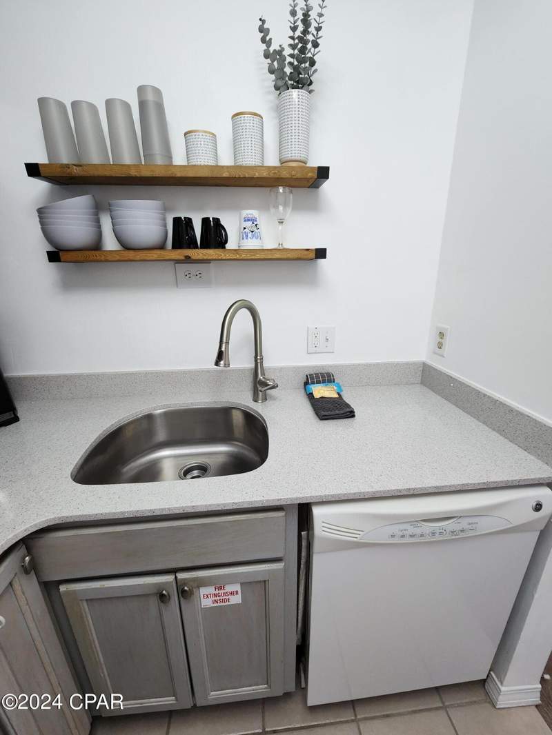 1 bedroom Condominium at 4114 Holiday Drive 6, Sand Castles Villa, Panama City — photo 5