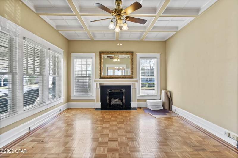 5 bedroom SingleFamilyResidence at 896 Main Street, Chipley, Chipley — photo 3