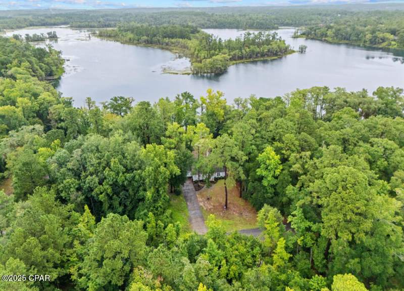 2 bedroom SingleFamilyResidence at 2942 Paradise Lakes Road, Paradise Lakes, Chipley — photo 3