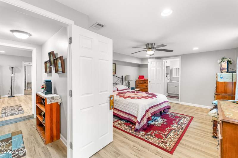 4 bedroom SingleFamilyResidence at 1108 Ethlyn Road, Gilbert-Pkr Add-Pt Don, Panama City — photo 3