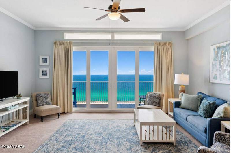 1 bedroom Condominium at 9860 S Thomas Drive 2119, Laketown Wharf, Panama City — photo 2