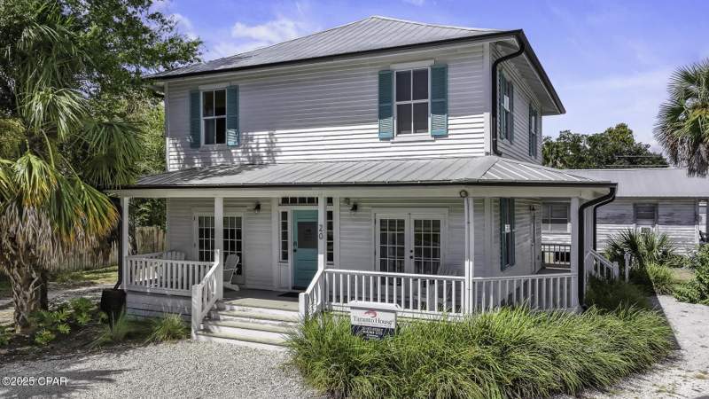5 bedroom SingleFamilyResidence at 20 4th Street, Historic South Side, Apalachicola — photo 3