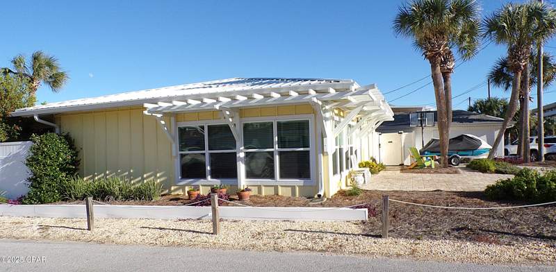 4 bedroom SingleFamilyResidence at 8213 Surf Drive, Bel Air, Panama City — photo 3