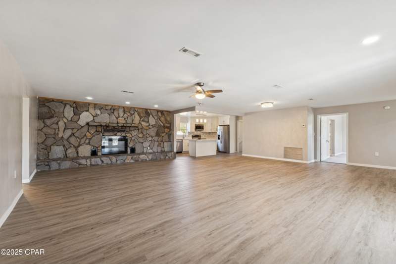 6 bedroom SingleFamilyResidence at 2672 W Laurel Drive, Compass Lake In The Hills, Alford — photo 5