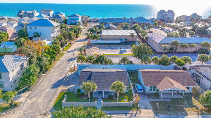 3 bedroom SingleFamilyResidence at 20003 First Avenue, Laguna Beach 2nd Add, Panama City Beach — photo 2