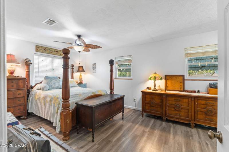 3 bedroom SingleFamilyResidence at 2686 Mona Lane, Holiday Estates, Alford — photo 5