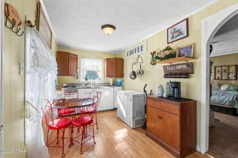 2686 Mona Lane, Alford FL - photo 8 of 38