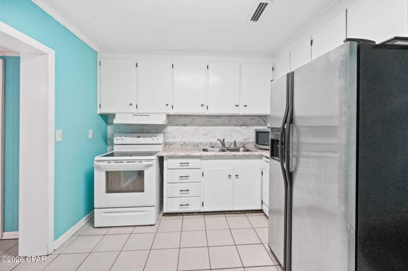 3 bedroom SingleFamilyResidence at 5392 College Drive, Graceville Heights, Graceville — photo 5