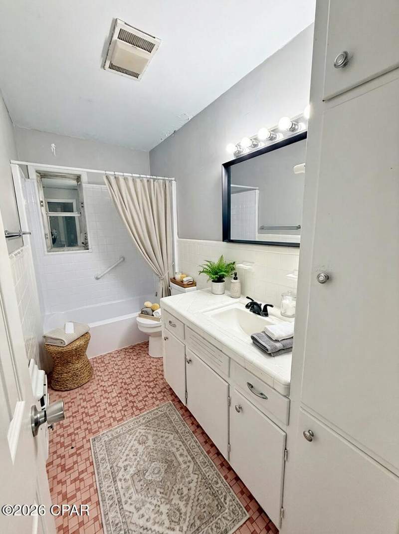4 bedroom SingleFamilyResidence at 2944 Cherokee Street, West Manor, Marianna — photo 5