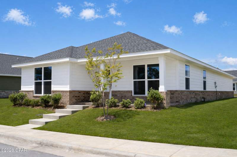 3 bedroom SingleFamilyResidence at 11447 Godart Street, Sunrise at East Bay, Panama City — photo 2