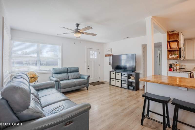 4 bedroom SingleFamilyResidence at 4927 Hensey Avenue, Black Oak Ridge, Panama City — photo 5