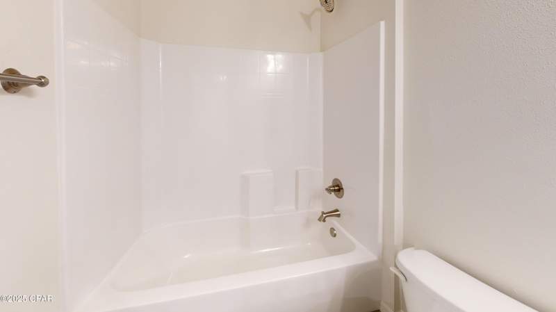 3 bedroom SingleFamilyResidence at 2209 Chase Street, Sunny Hills, Chipley — photo 2