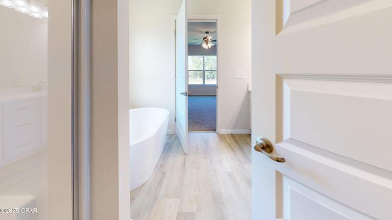 3 bedroom SingleFamilyResidence at 3884 Bricknell Avenue, Sunny Hills Unit 1, Chipley — photo 4