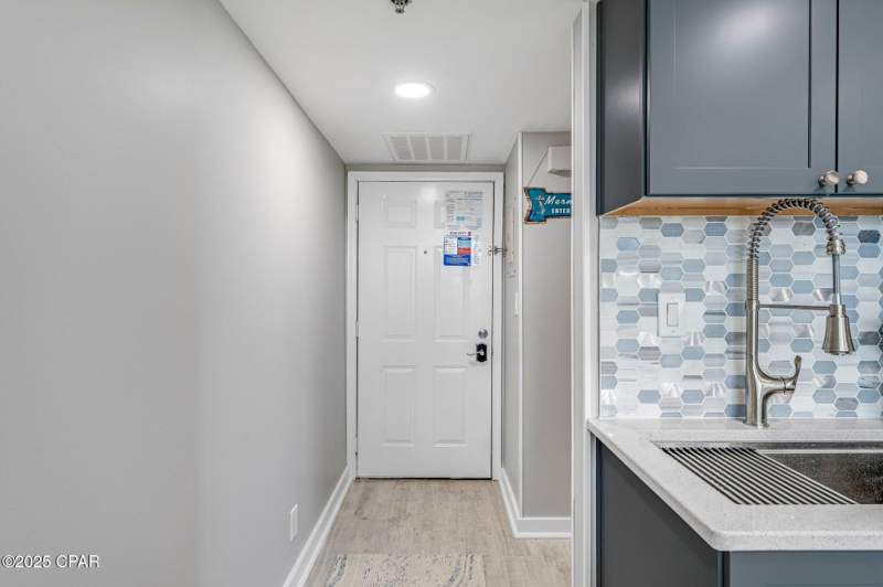 1 bedroom Condominium at 9850 S Thomas Drive 401W, Sunbird Condo, Panama City — photo 2