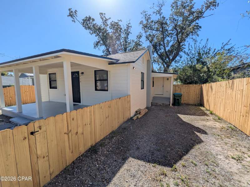 2 bedroom SingleFamilyResidence at 213 Springfield Avenue, Springfield, Panama City — photo 2