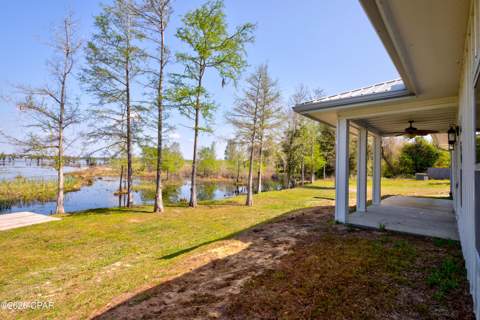 9019 Pecan Avenue, Youngstown FL - photo 16 of 54