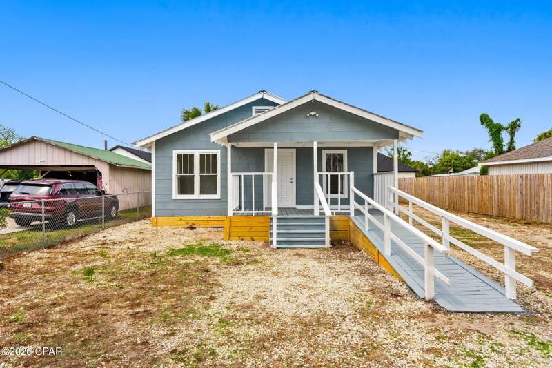 3 bedroom SingleFamilyResidence at 235 Central Avenue, East Springfield, Panama City — photo 2