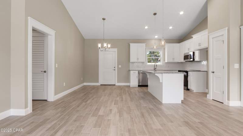 3 bedroom SingleFamilyResidence at 3215 E 2nd Plaza, Springfield, Panama City — photo 4