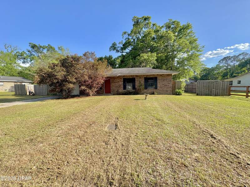 3 bedroom SingleFamilyResidence at 1395 Warren Avenue, Chipley, Chipley — photo 2