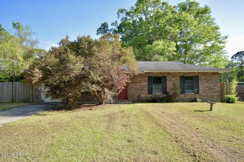 3 bedroom SingleFamilyResidence at 1395 Warren Avenue, Chipley, Chipley — photo 4