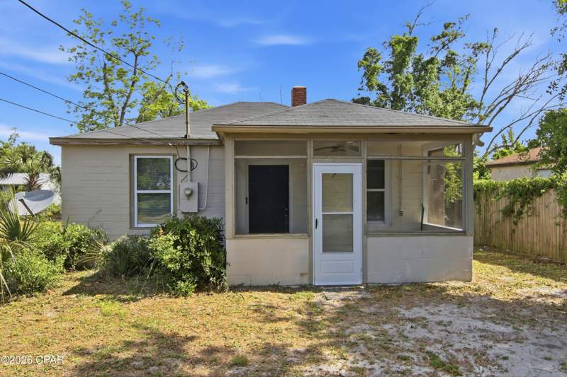 2 bedroom SingleFamilyResidence at 1324 Lincoln Drive, Lincoln Park, Panama City — photo 3