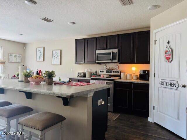 5 bedroom SingleFamilyResidence at 117 Merrion Road, Fanning Bayou, Southport — photo 3