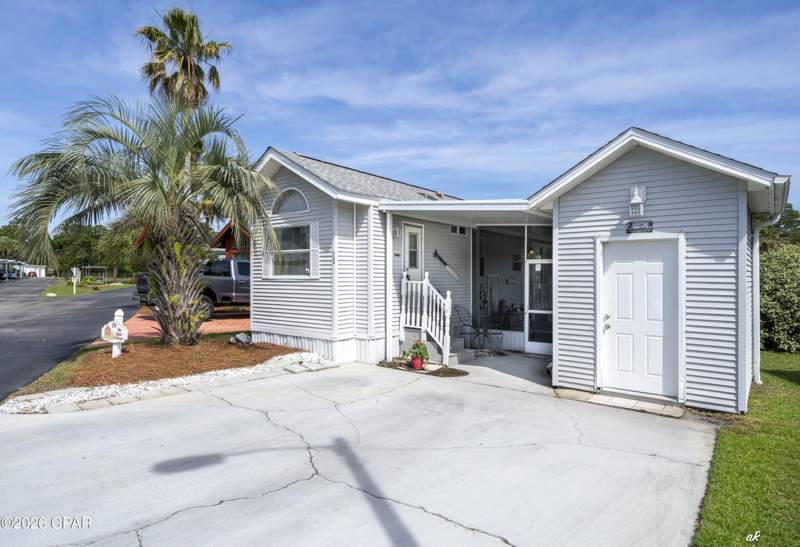 1 bedroom ManufacturedHome at 1219 Thomas Drive 73, Emerald Pointe Resort, Panama City Beach — photo 2
